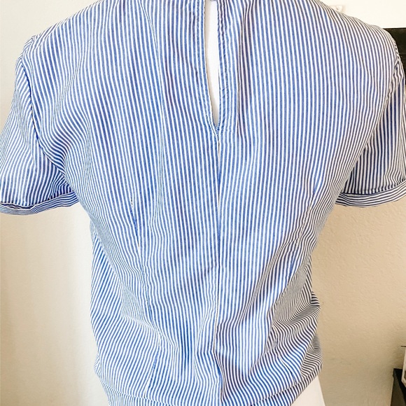 EUC Bar lll Twist-Front Top - Picture 2 of 2